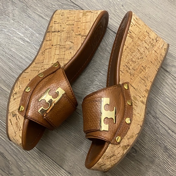 Tory Burch Tan and Gold Wedge Sandals - Picture 4 of 8